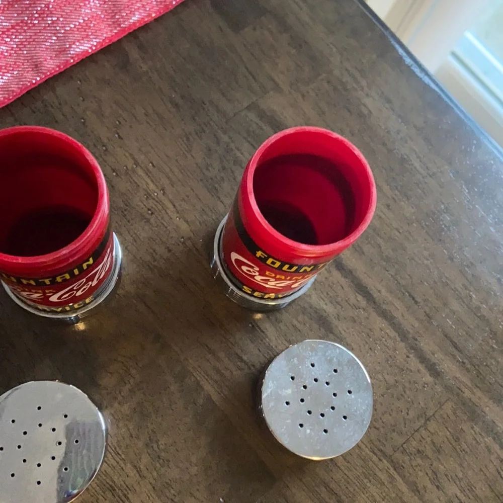Vintage COCA COLA ~ FOUNTAIN SERVICE - SALT and PEPPER SHAKER SET